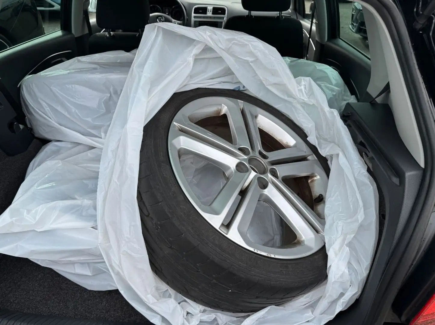 Vehicle image, number 14