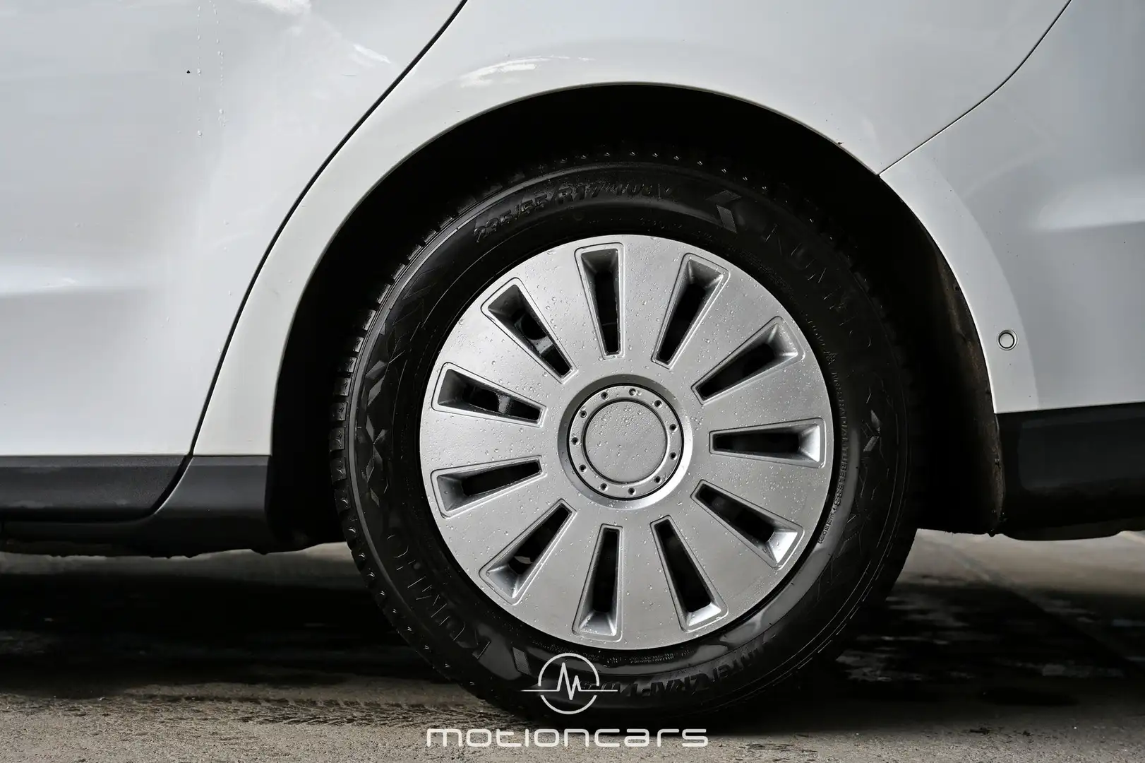 Vehicle image, number 8