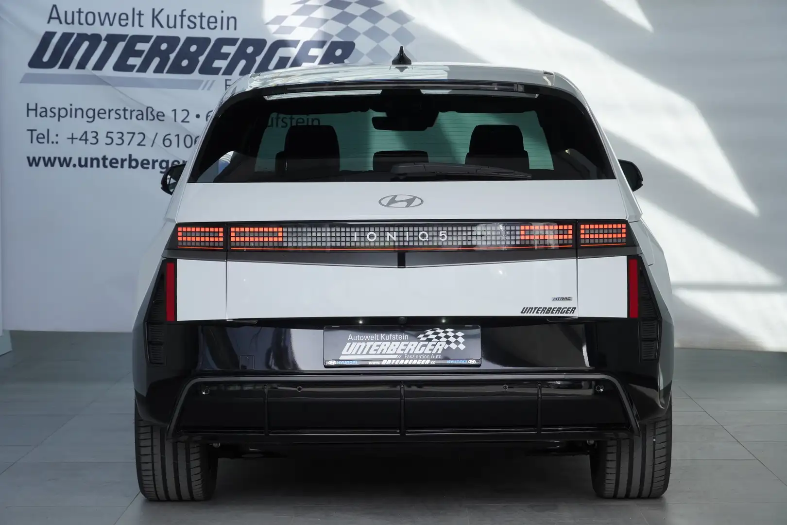 Vehicle image, number 10
