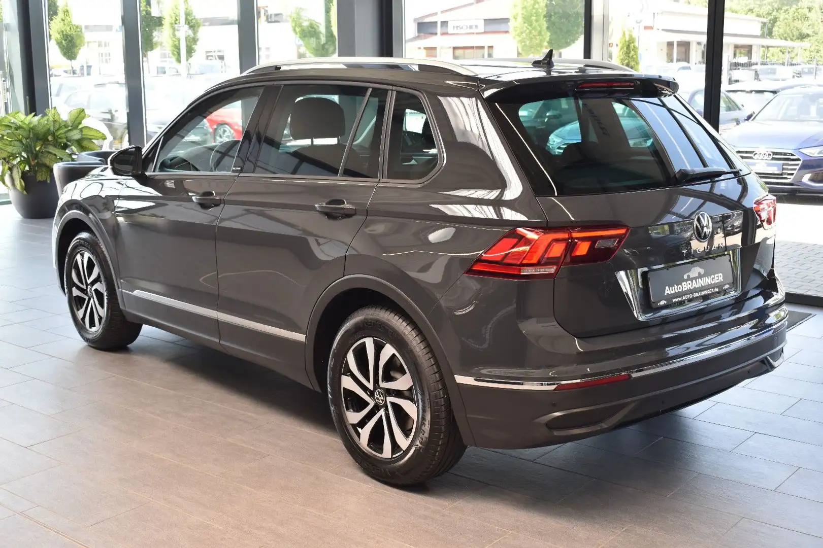 Vehicle image, number 7