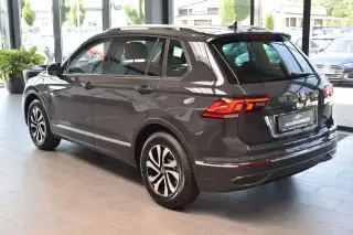 Vehicle image thumbnail, number 7