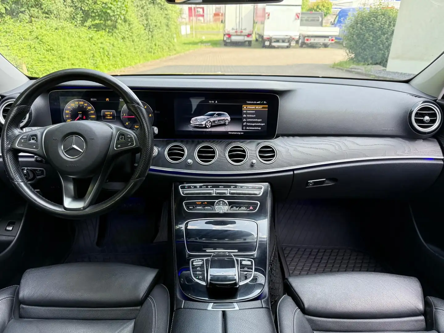 Vehicle image, number 16