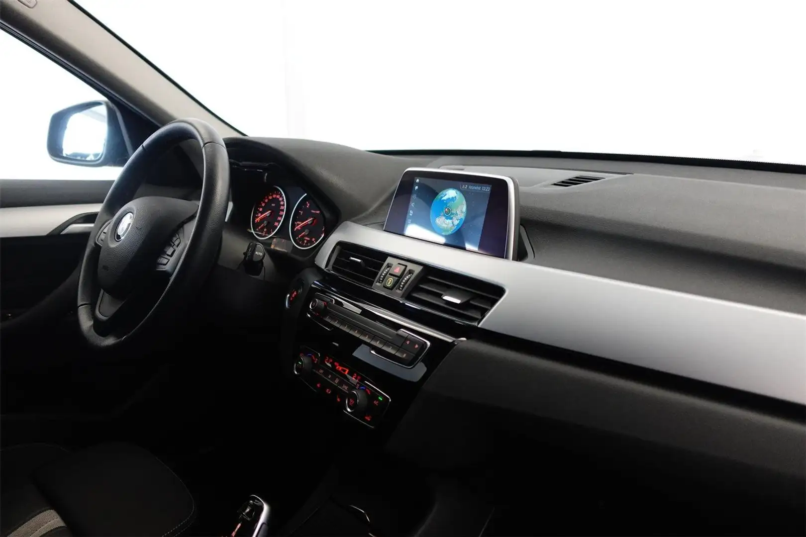 Vehicle image, number 6