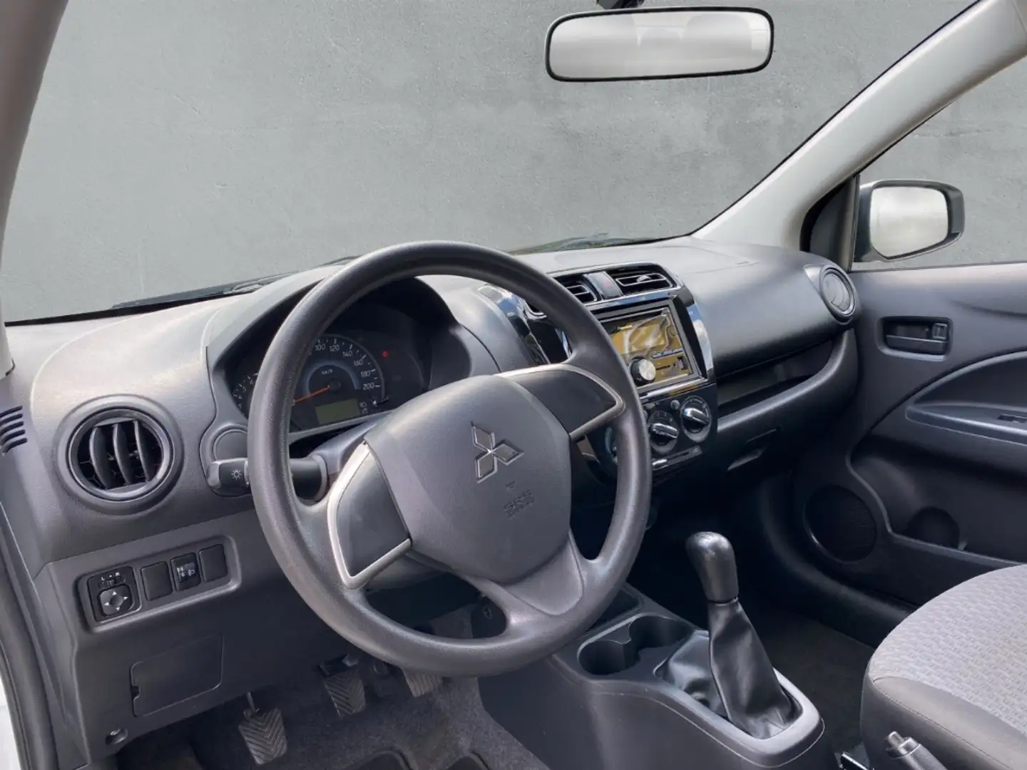 Vehicle image, number 12
