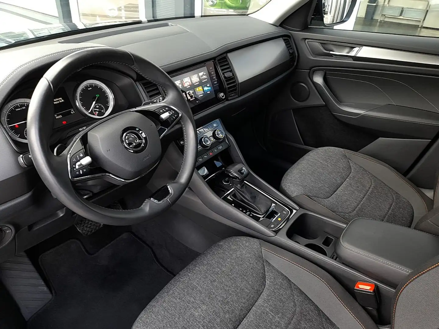 Vehicle image, number 8