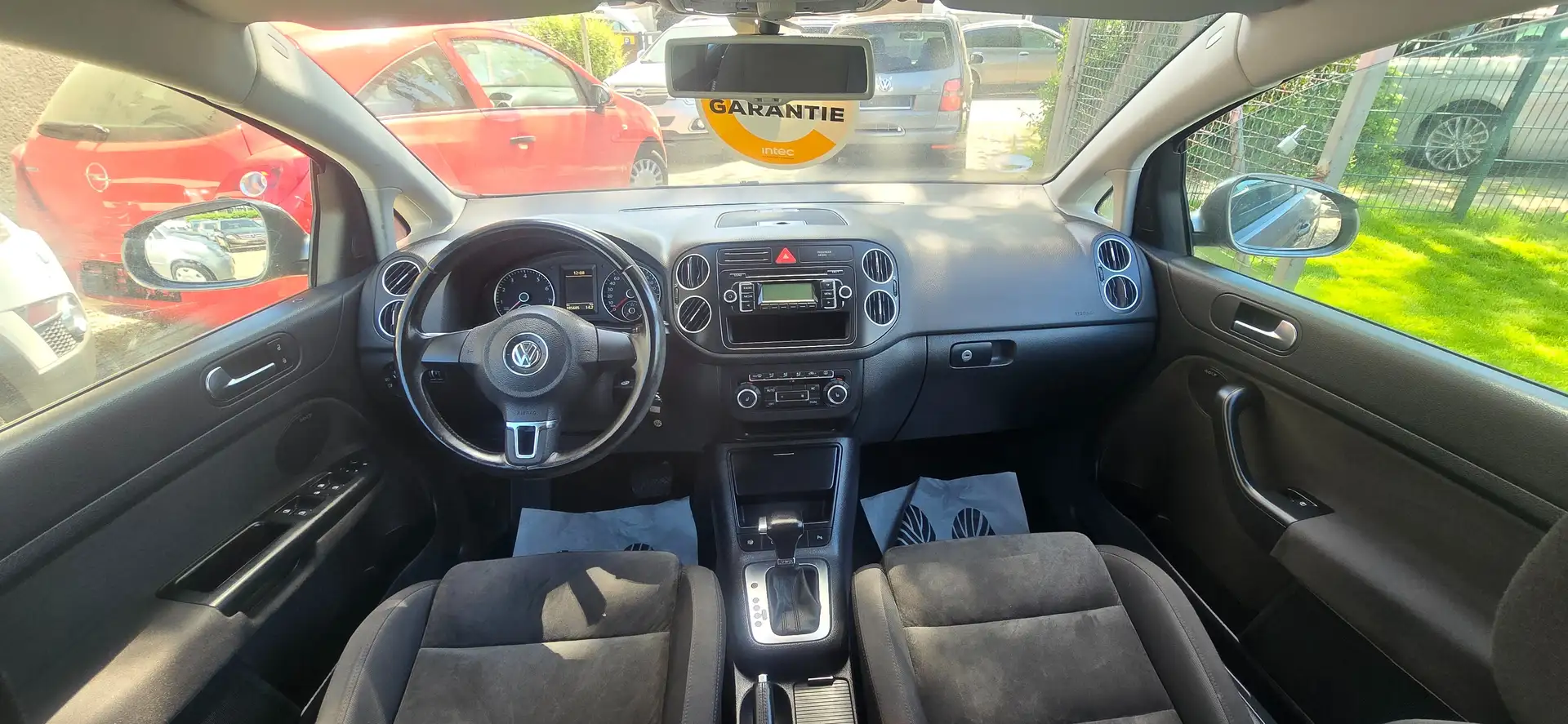Vehicle image, number 12