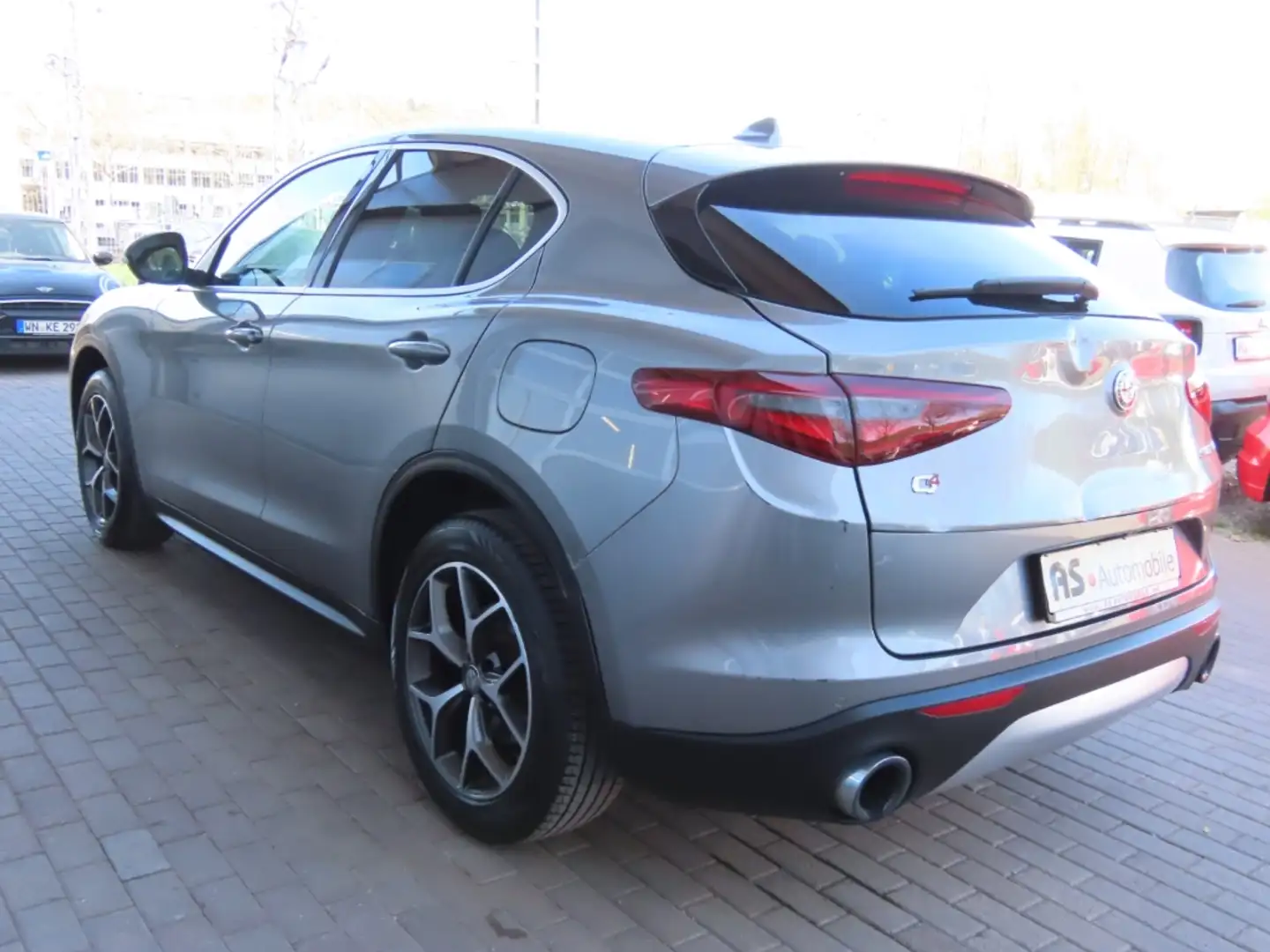 Vehicle image, number 4