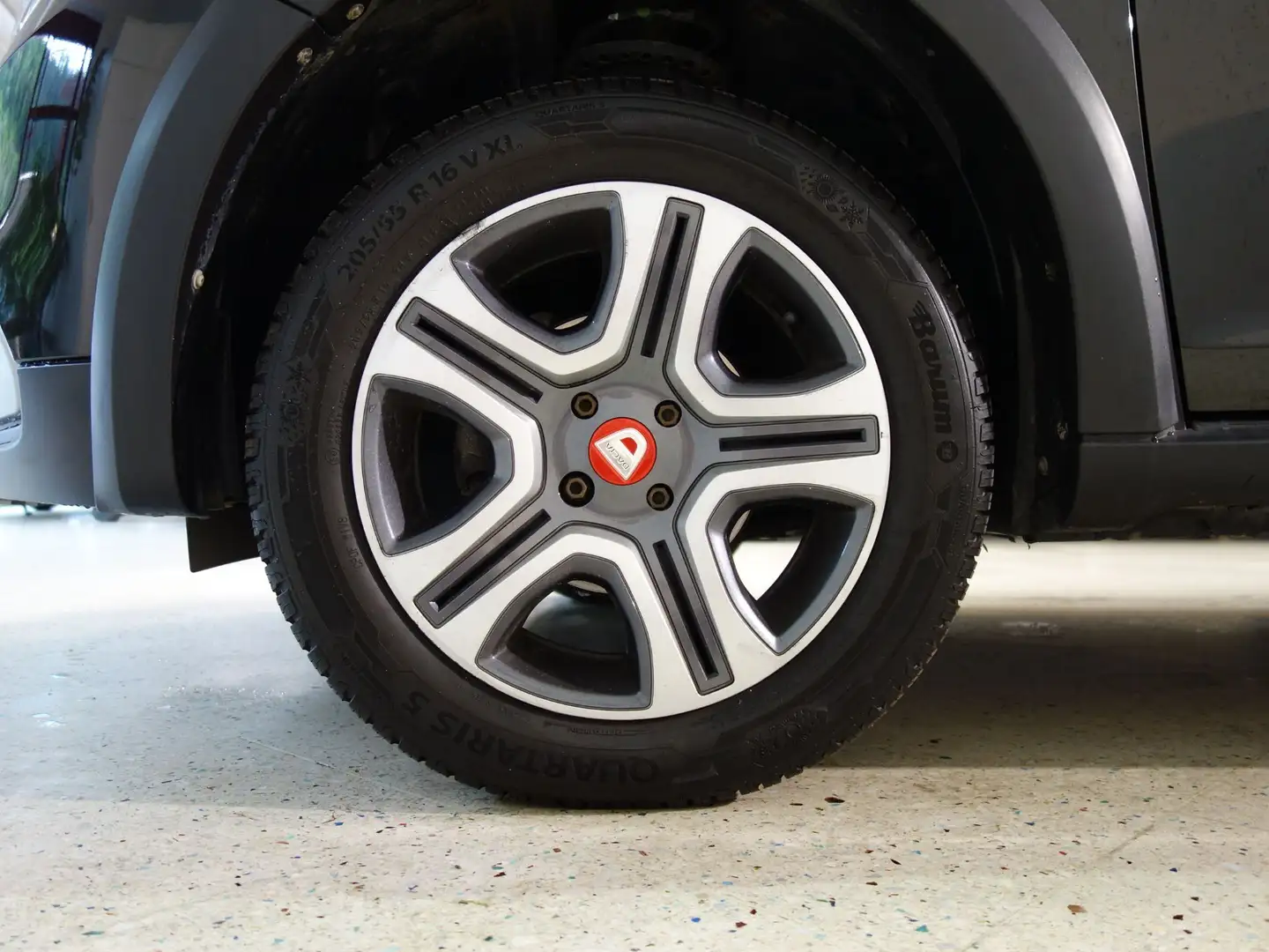 Vehicle image, number 9