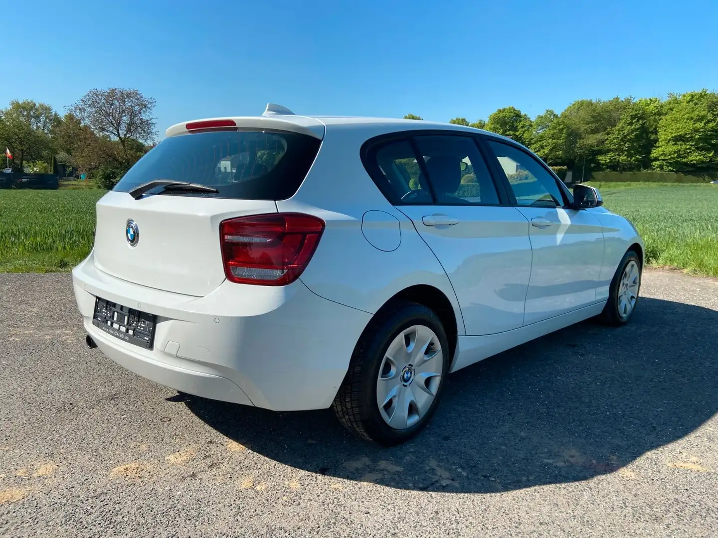 Vehicle image, number 6