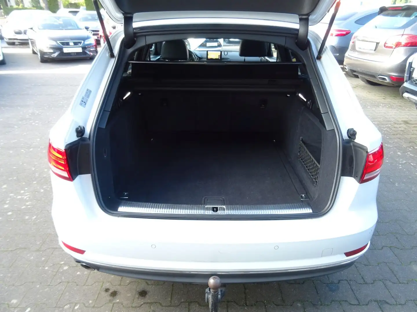 Vehicle image, number 8