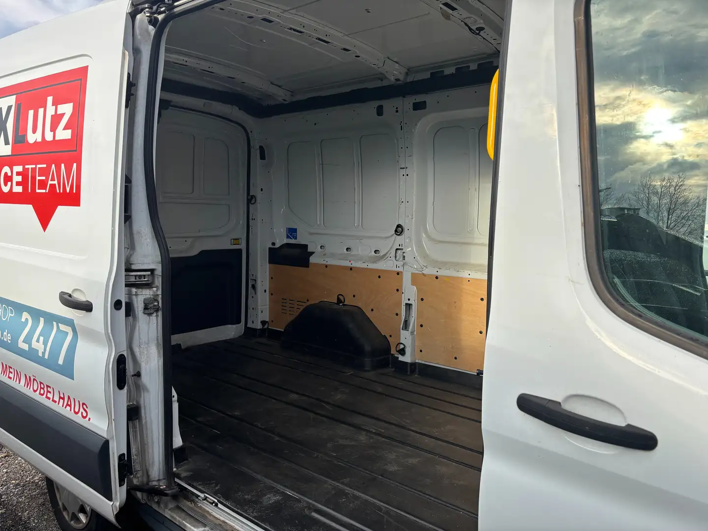 Vehicle image, number 13