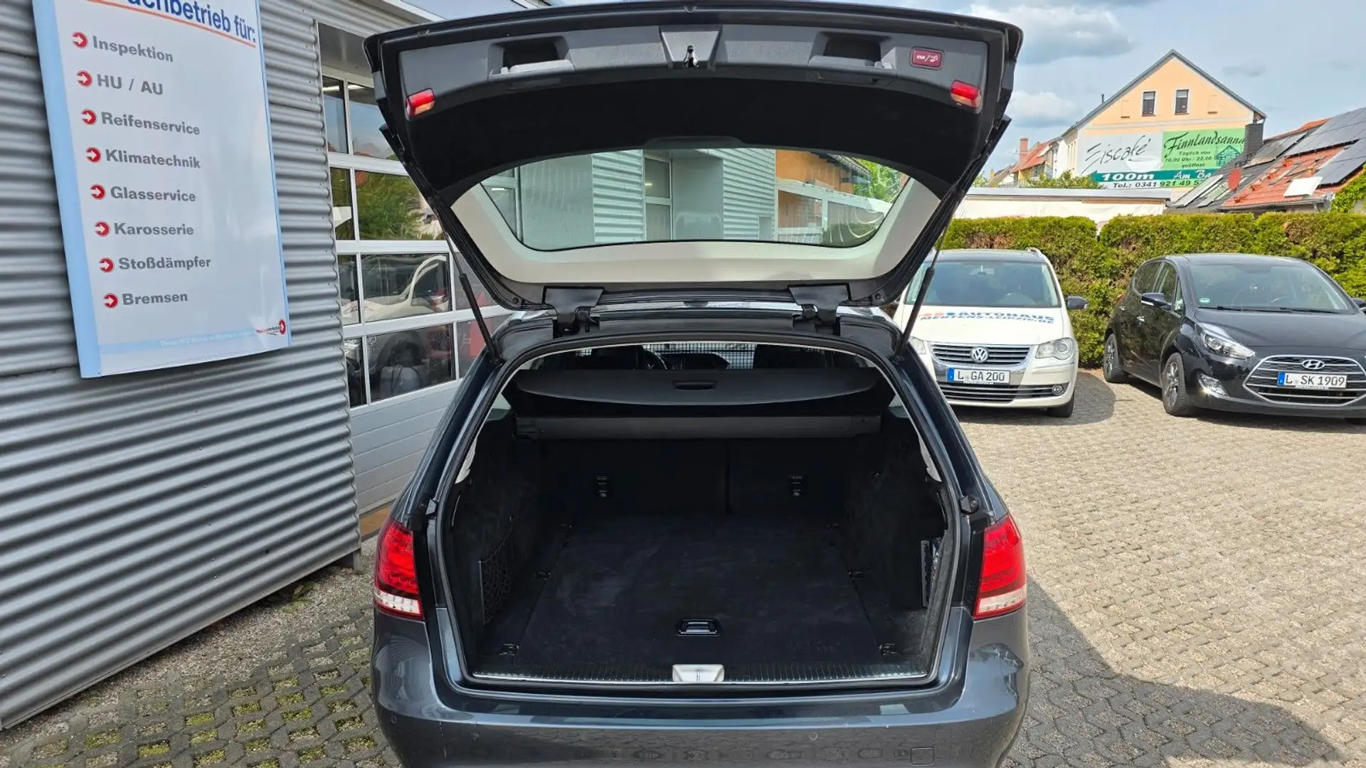 Vehicle image, number 10
