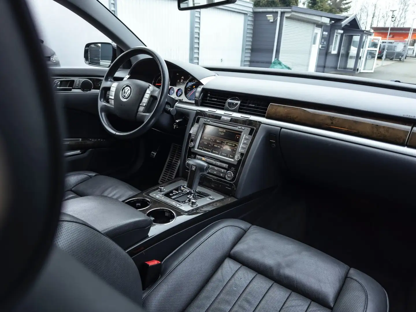 Vehicle image, number 8