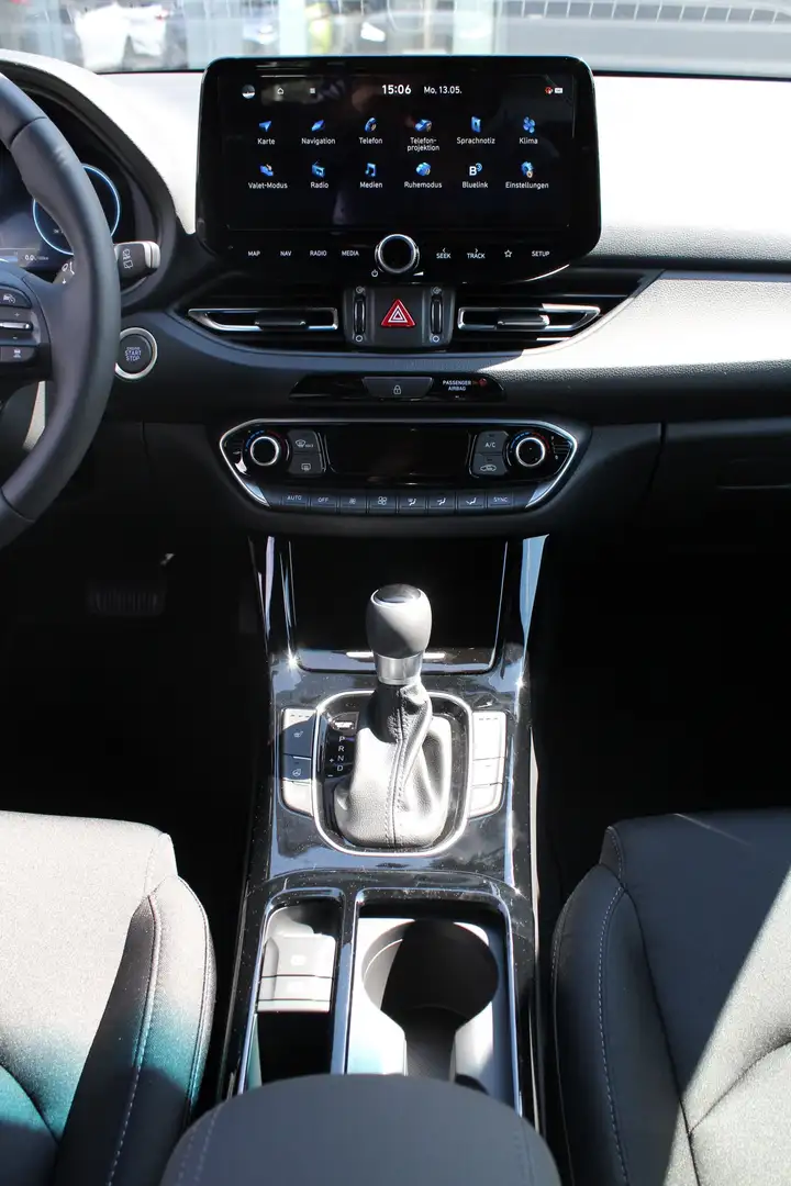 Vehicle image, number 11