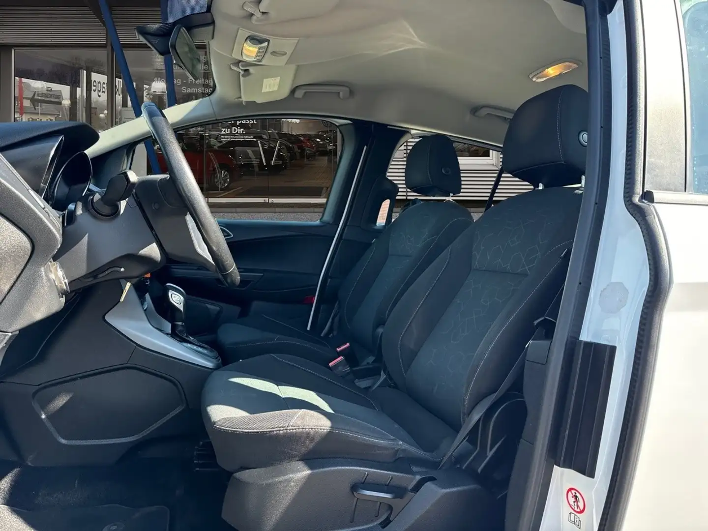 Vehicle image, number 12
