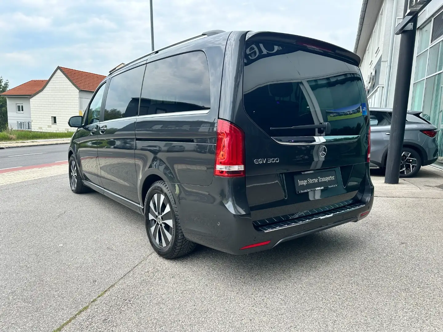 Vehicle image, number 4