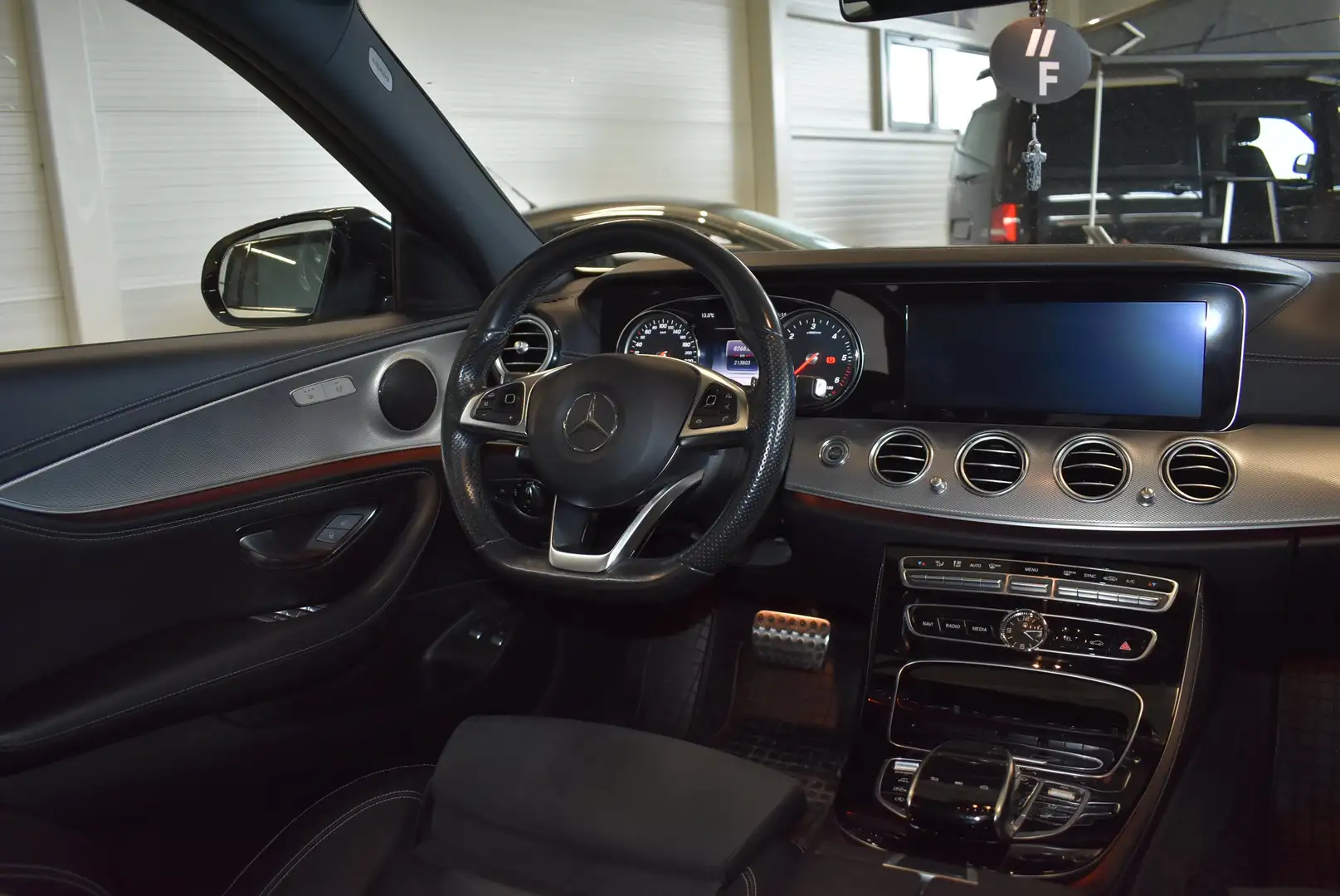 Vehicle image, number 12