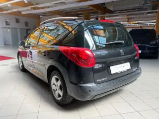 Vehicle image thumbnail, number 3