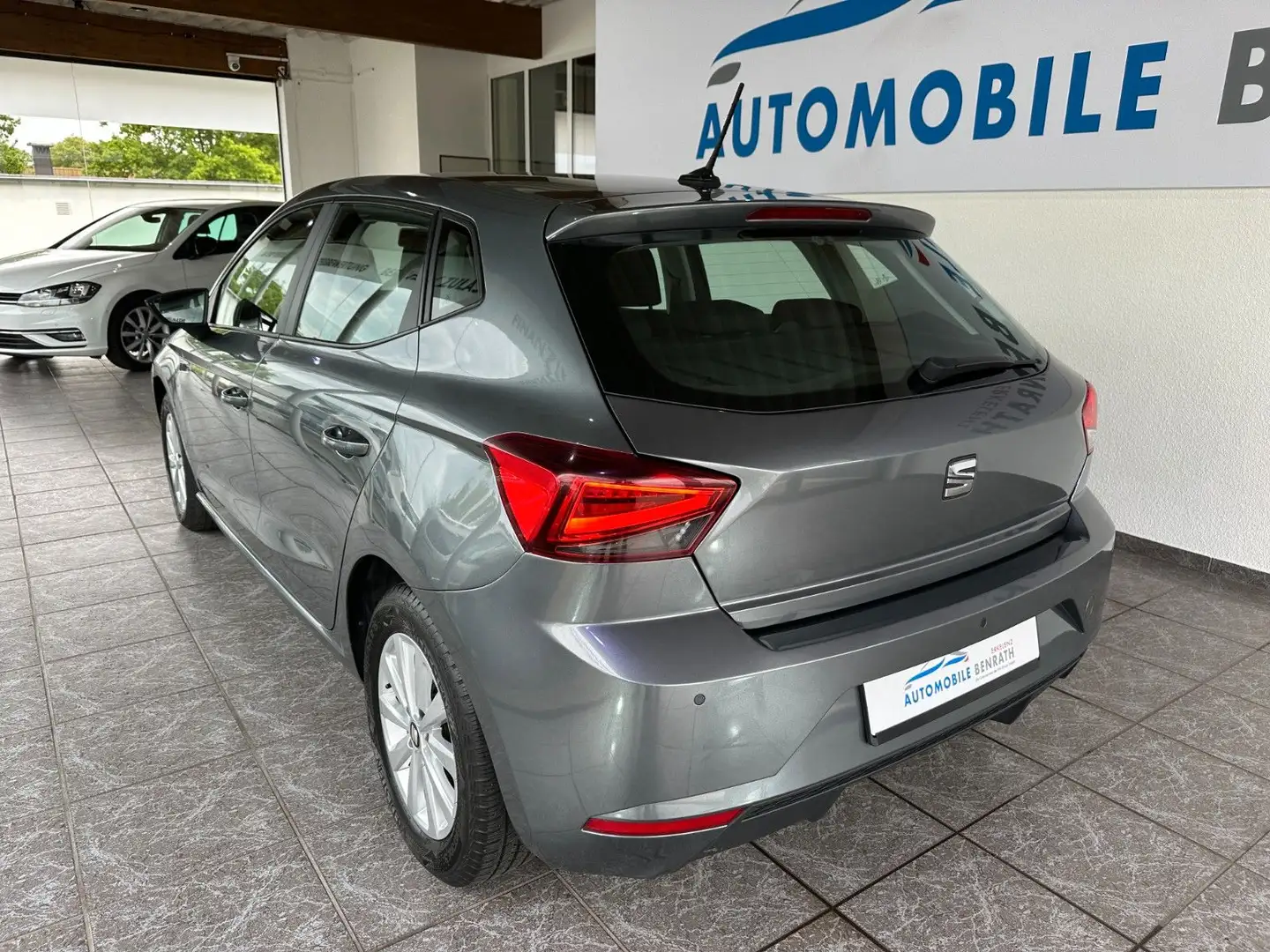 Vehicle image, number 4