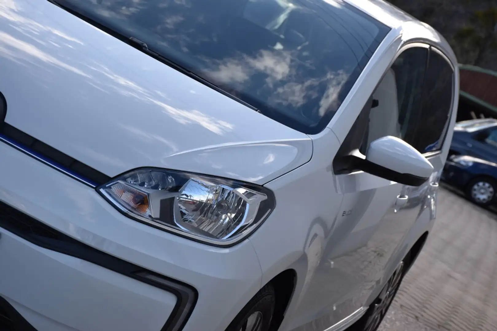 Vehicle image, number 13