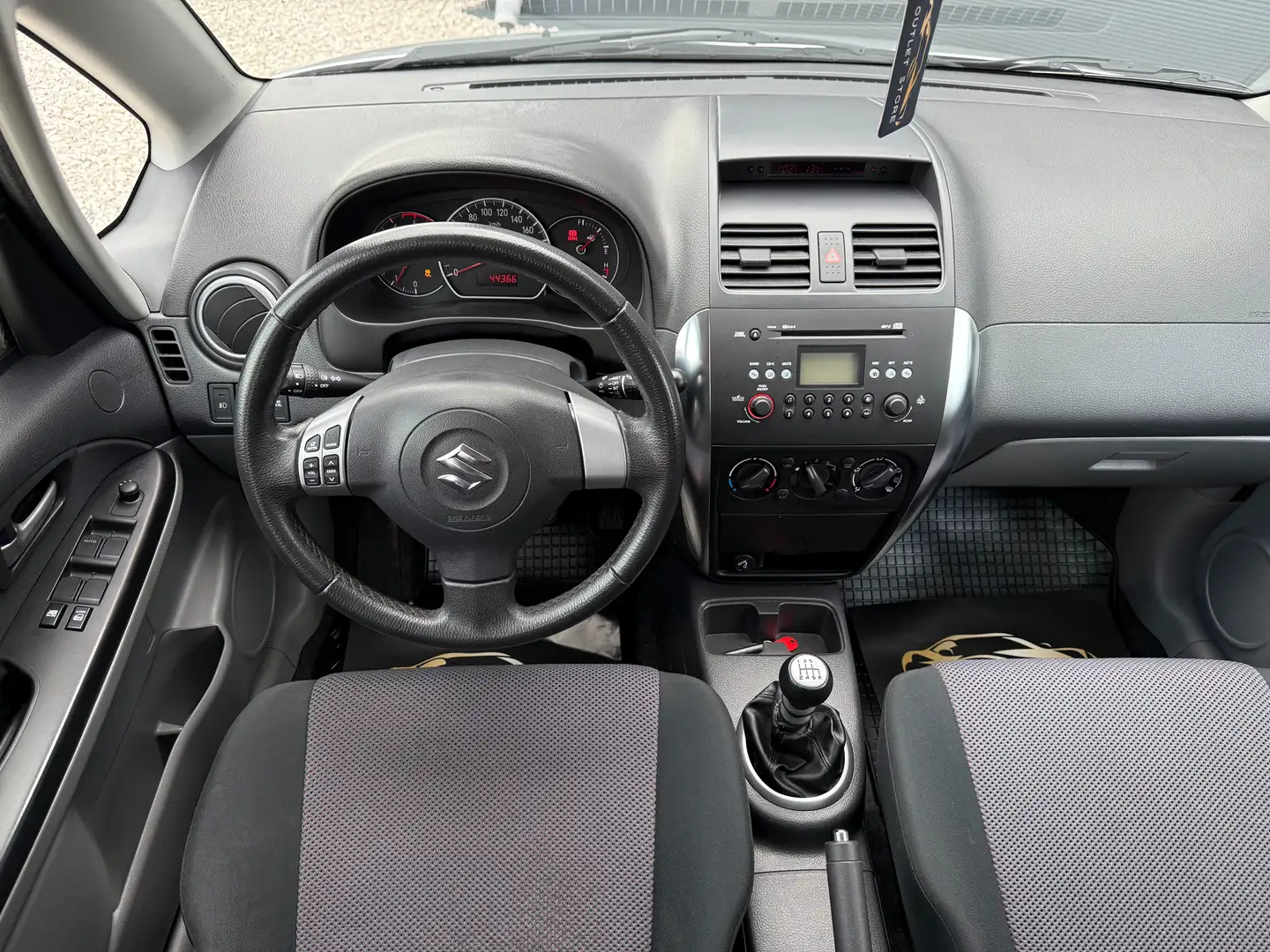 Vehicle image, number 13