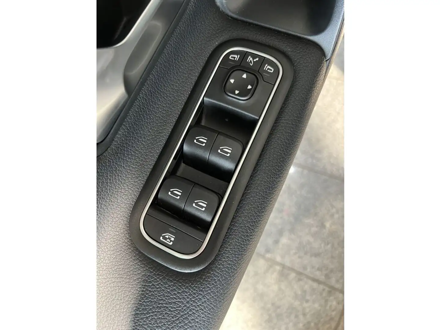 Vehicle image, number 9