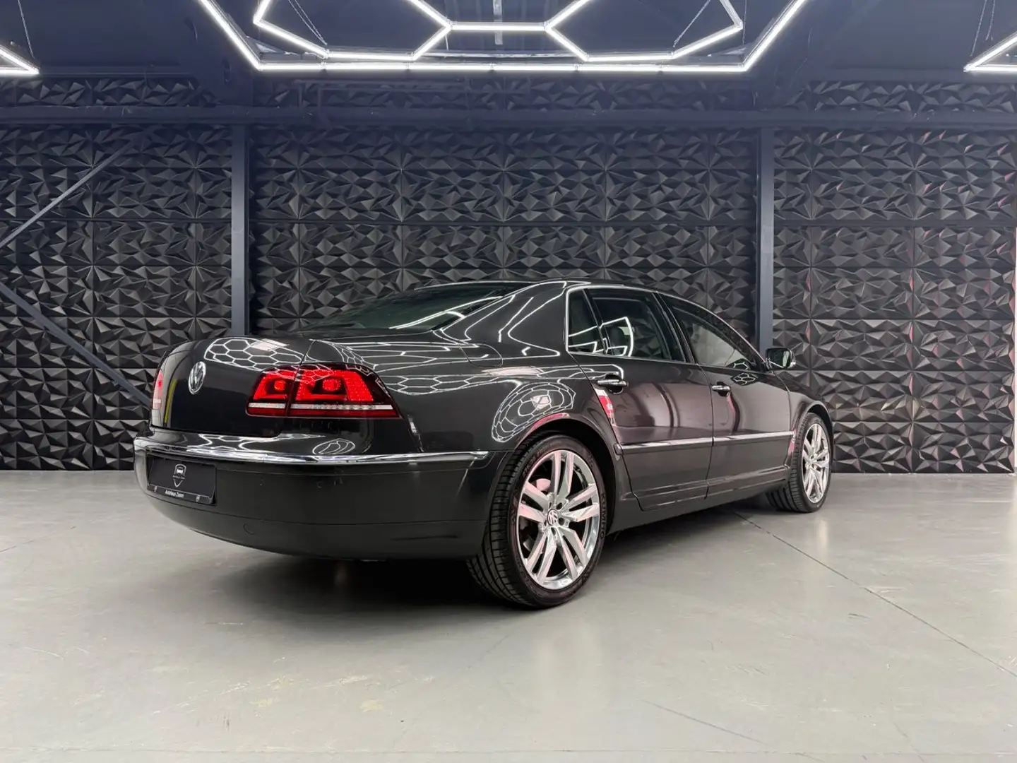 Vehicle image, number 13