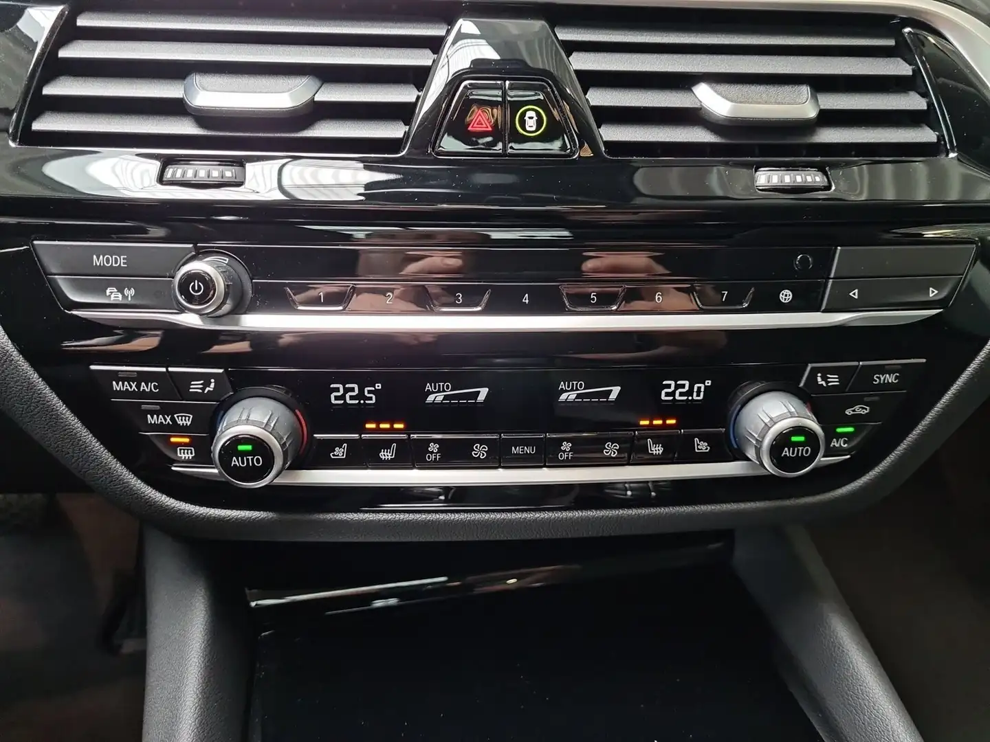 Vehicle image, number 14