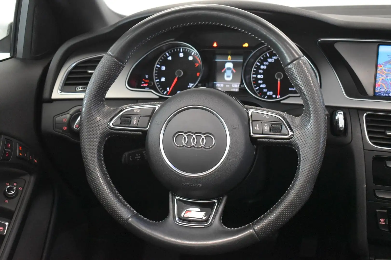 Vehicle image, number 12