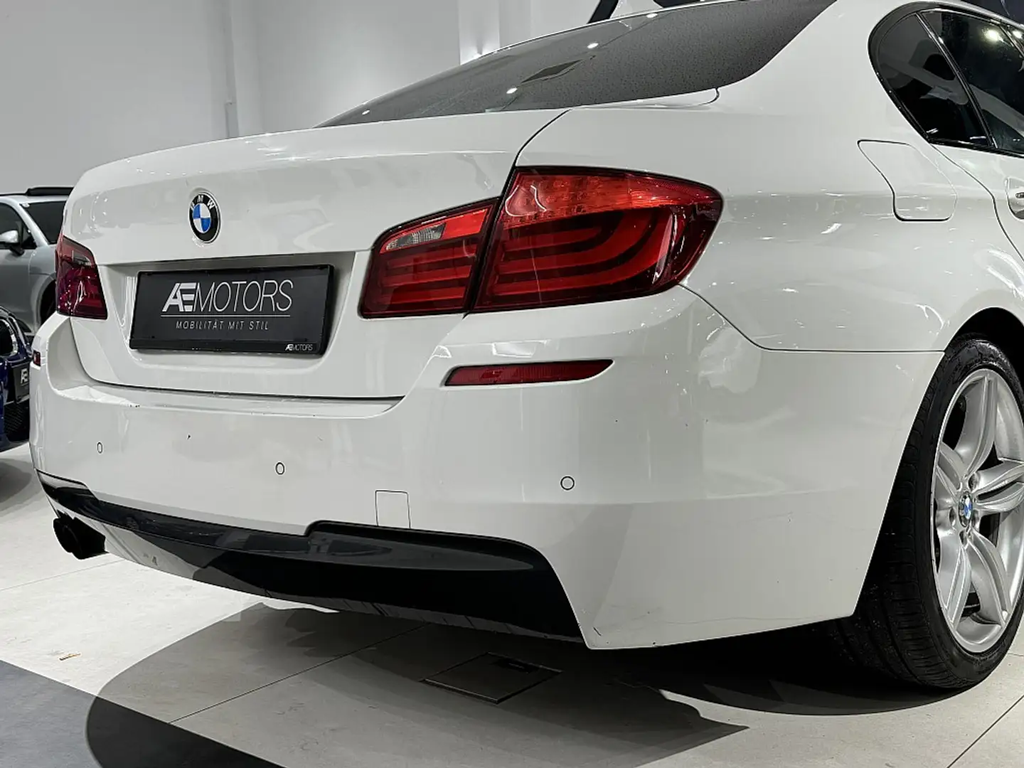 Vehicle image, number 13