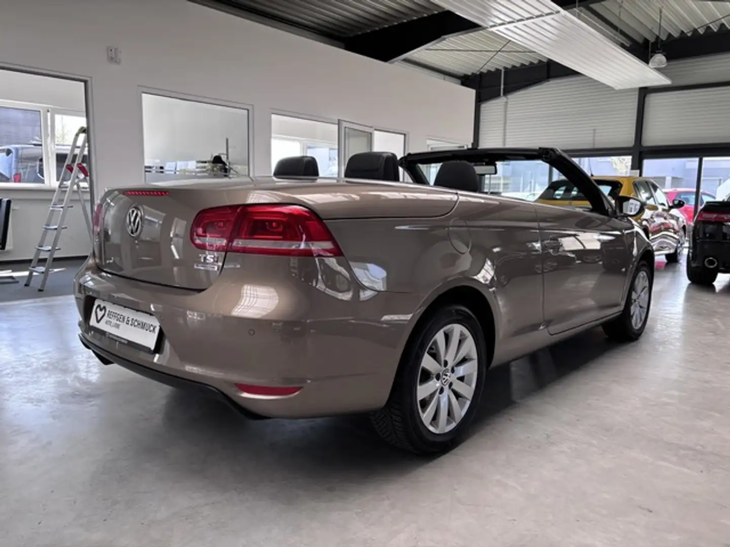 Vehicle image, number 8