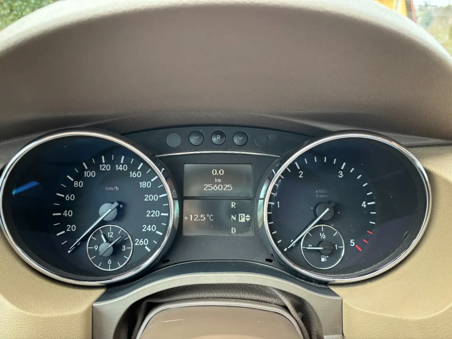 Vehicle image, number 12