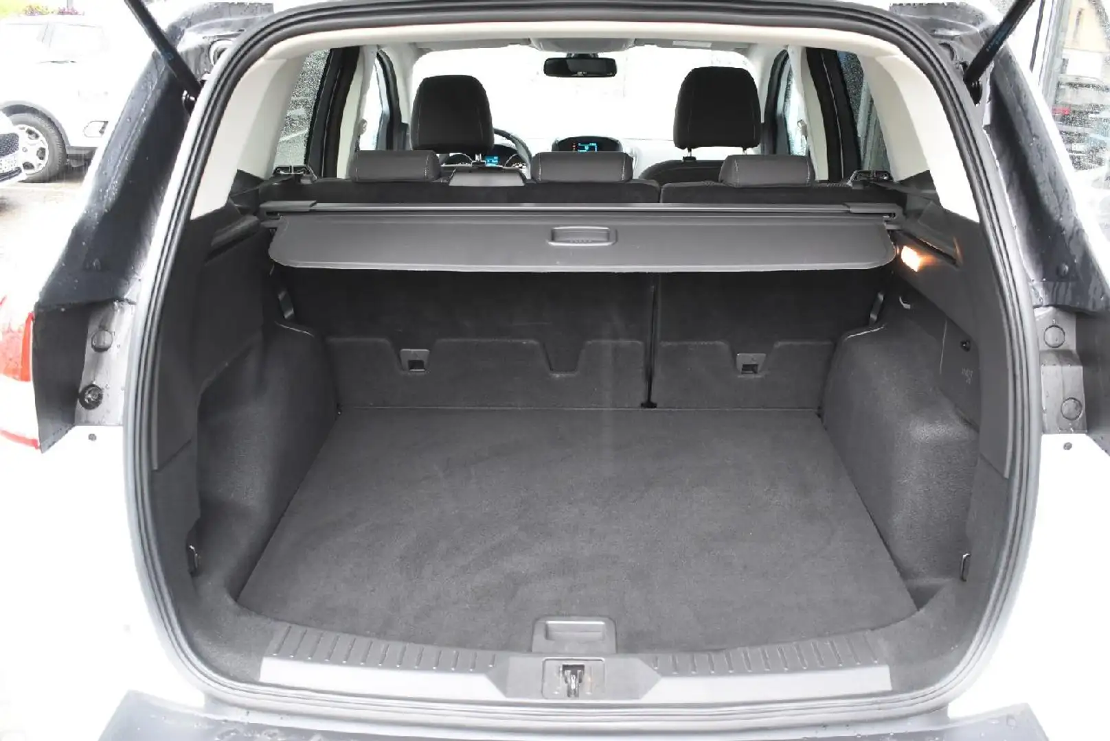 Vehicle image, number 6
