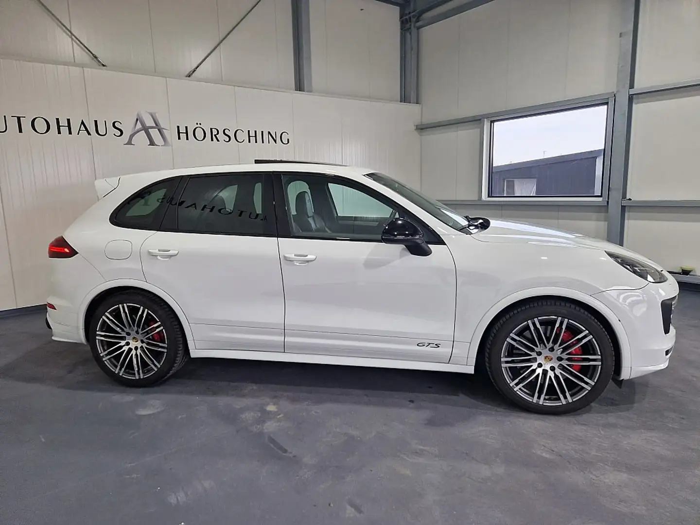 Vehicle image, number 6