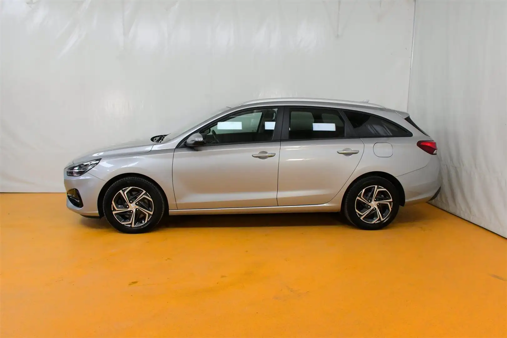 Vehicle image, number 4