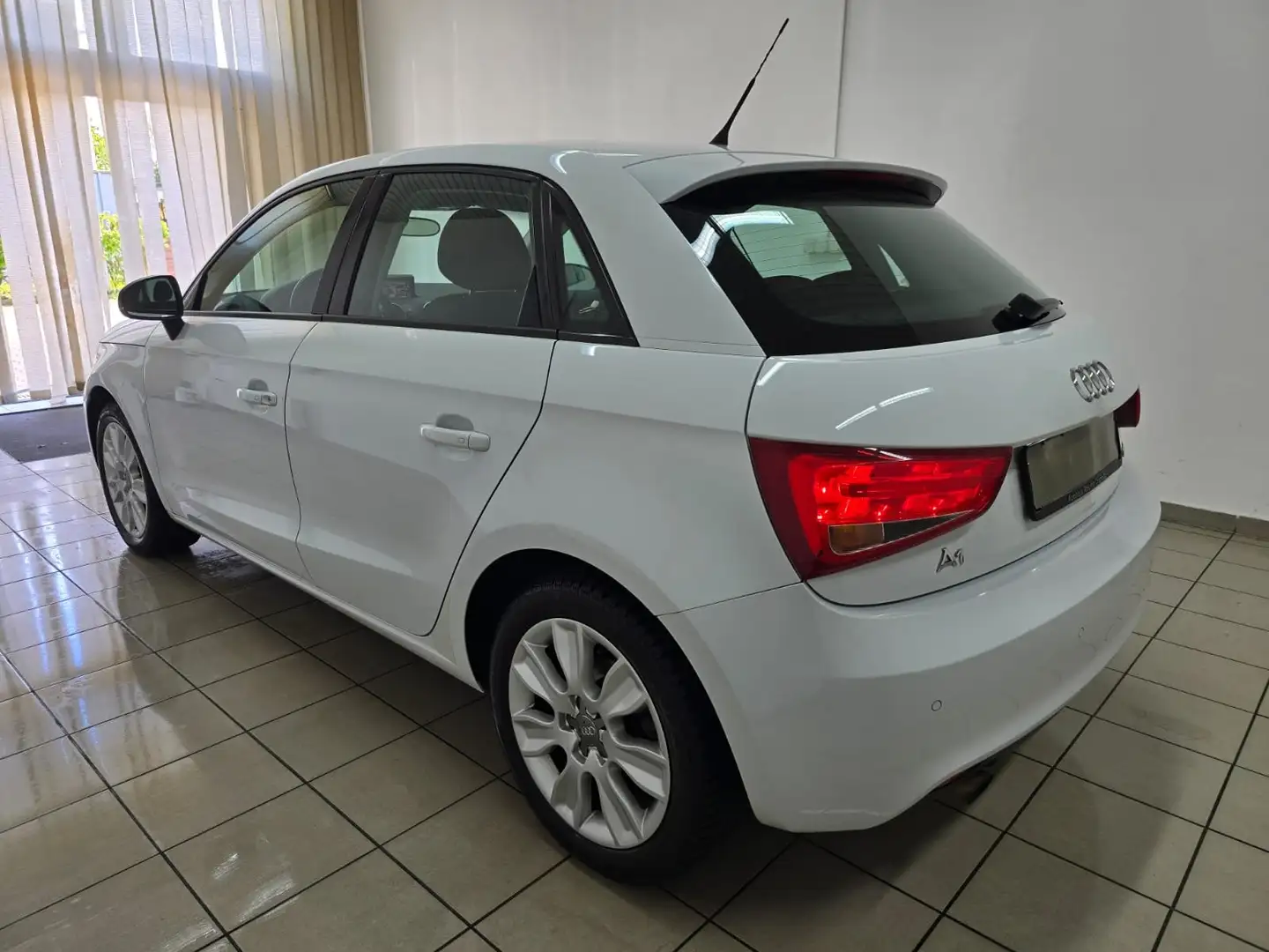 Vehicle image, number 2