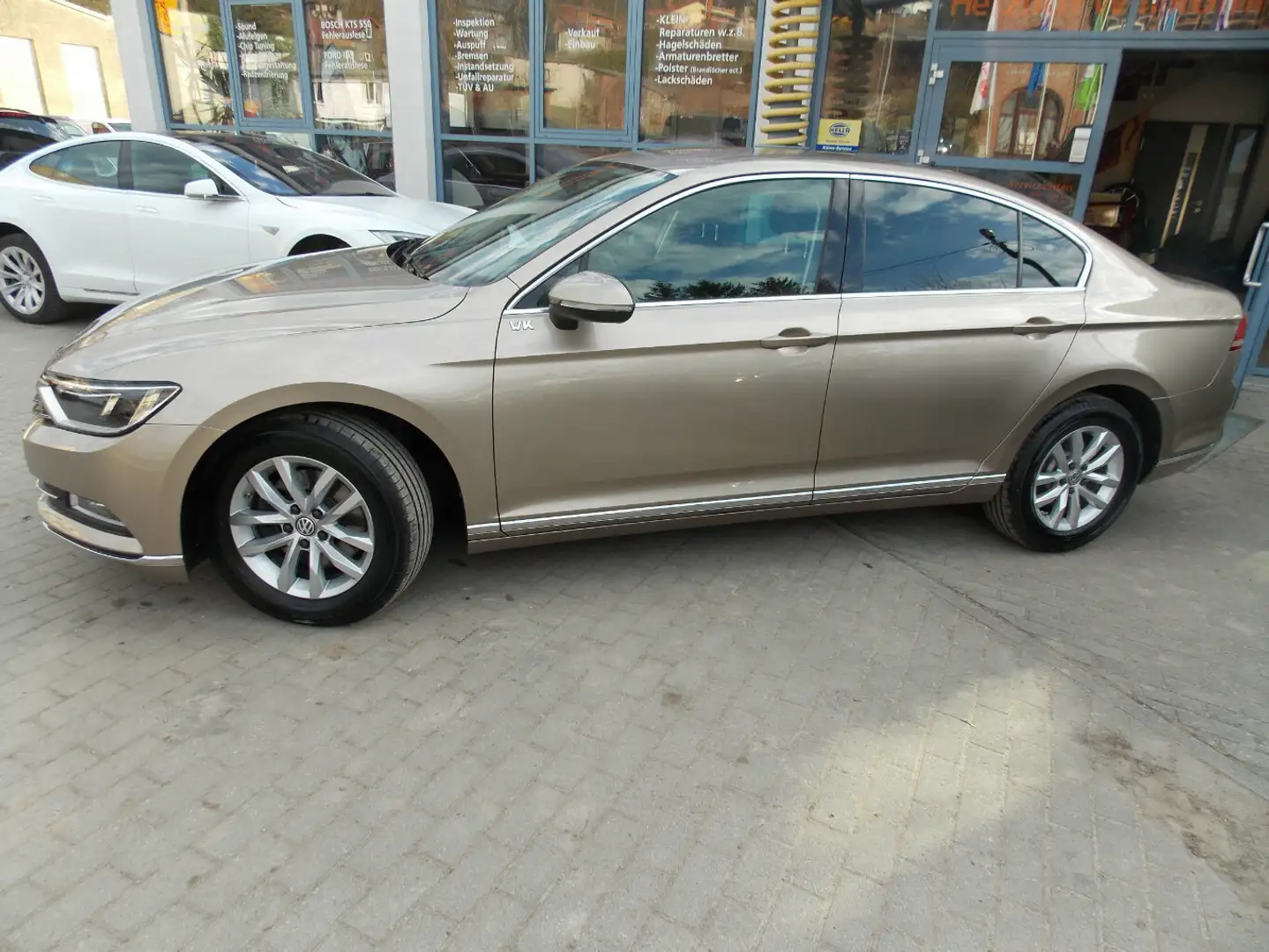 Vehicle image, number 8