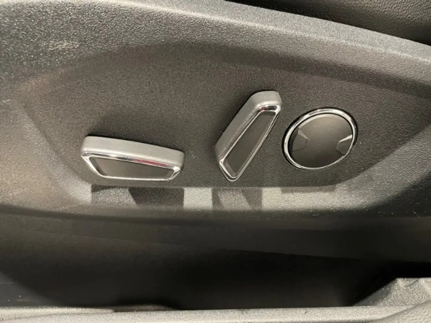 Vehicle image, number 9