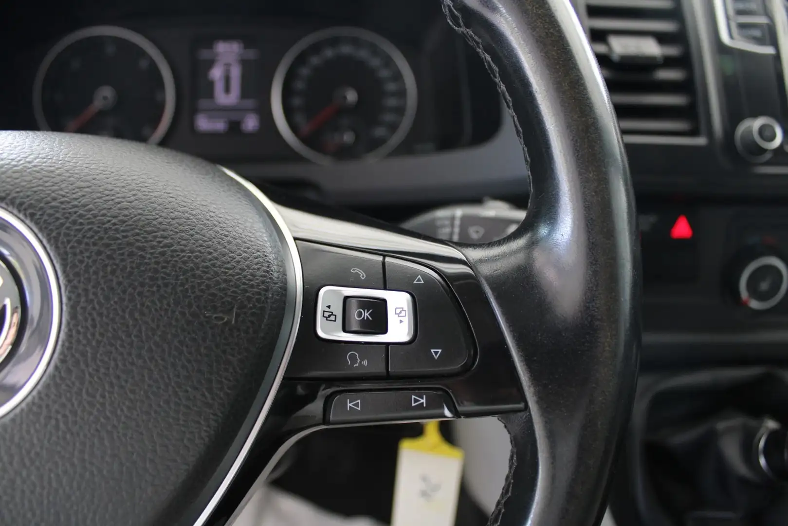 Vehicle image, number 12