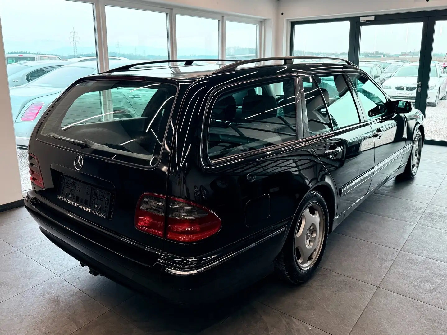 Vehicle image, number 4