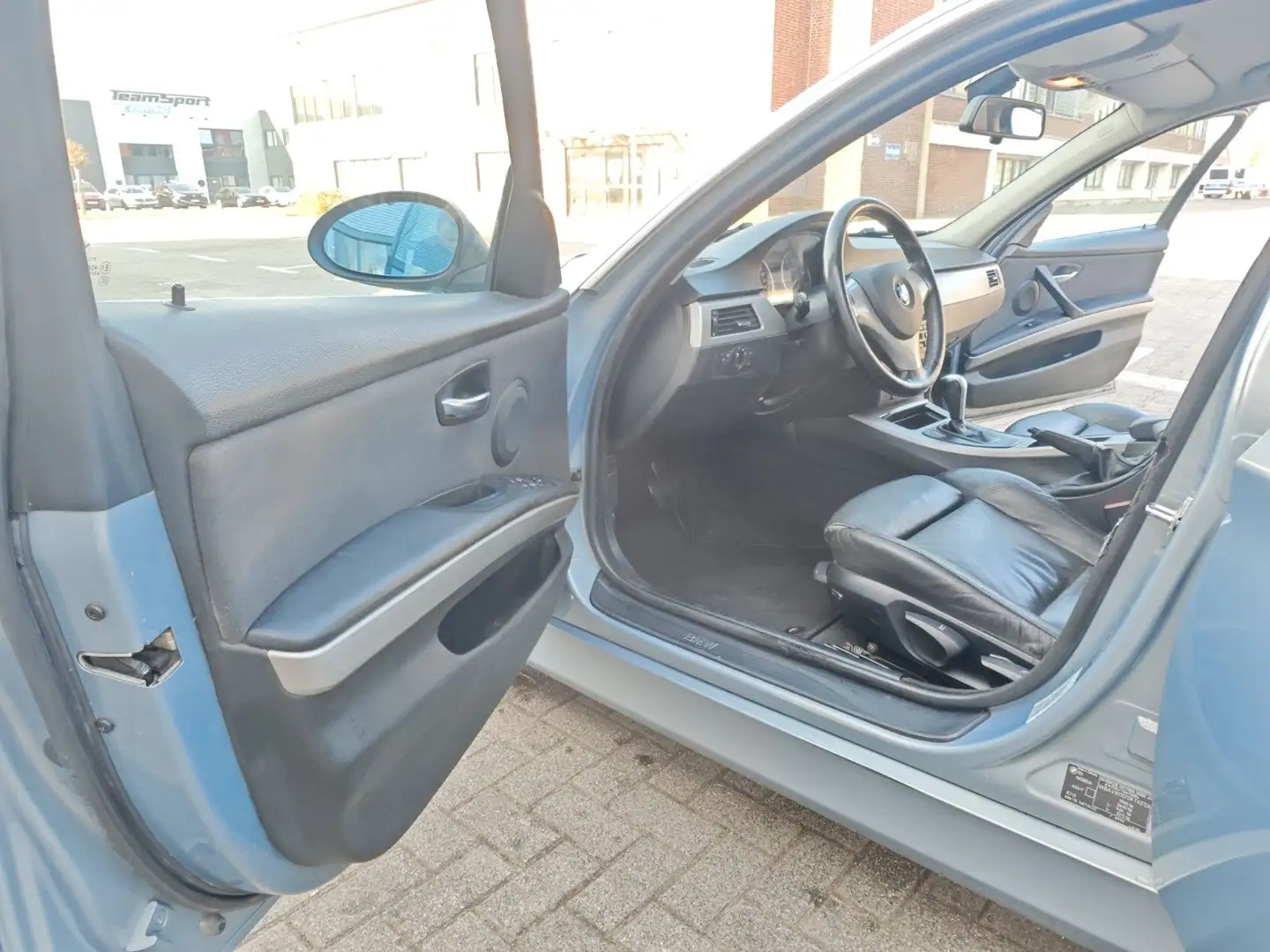 Vehicle image, number 14