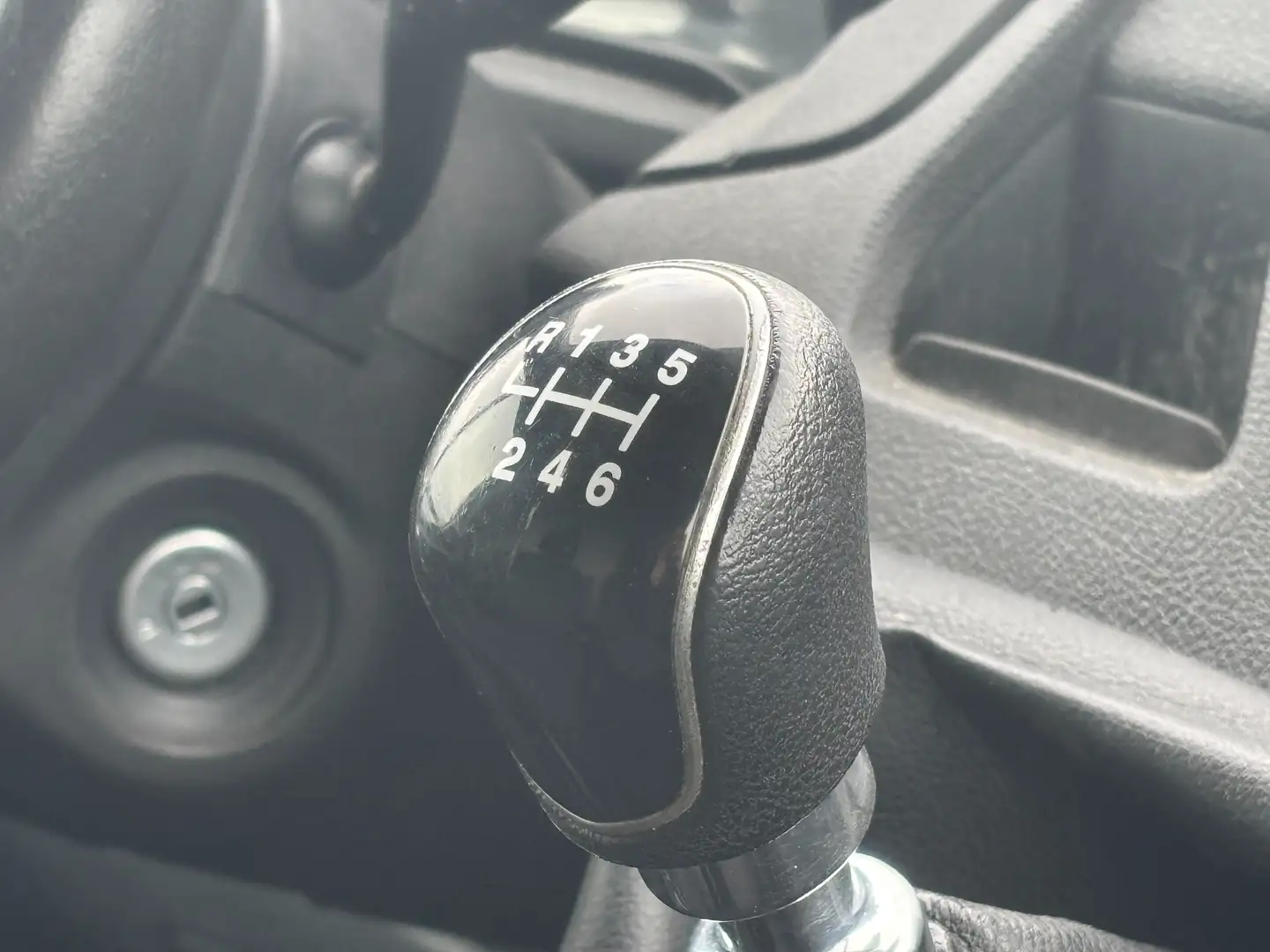 Vehicle image, number 16