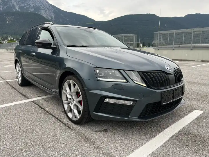 Additional image of the vehicle