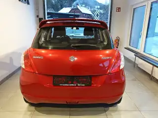 Vehicle image thumbnail, number 4