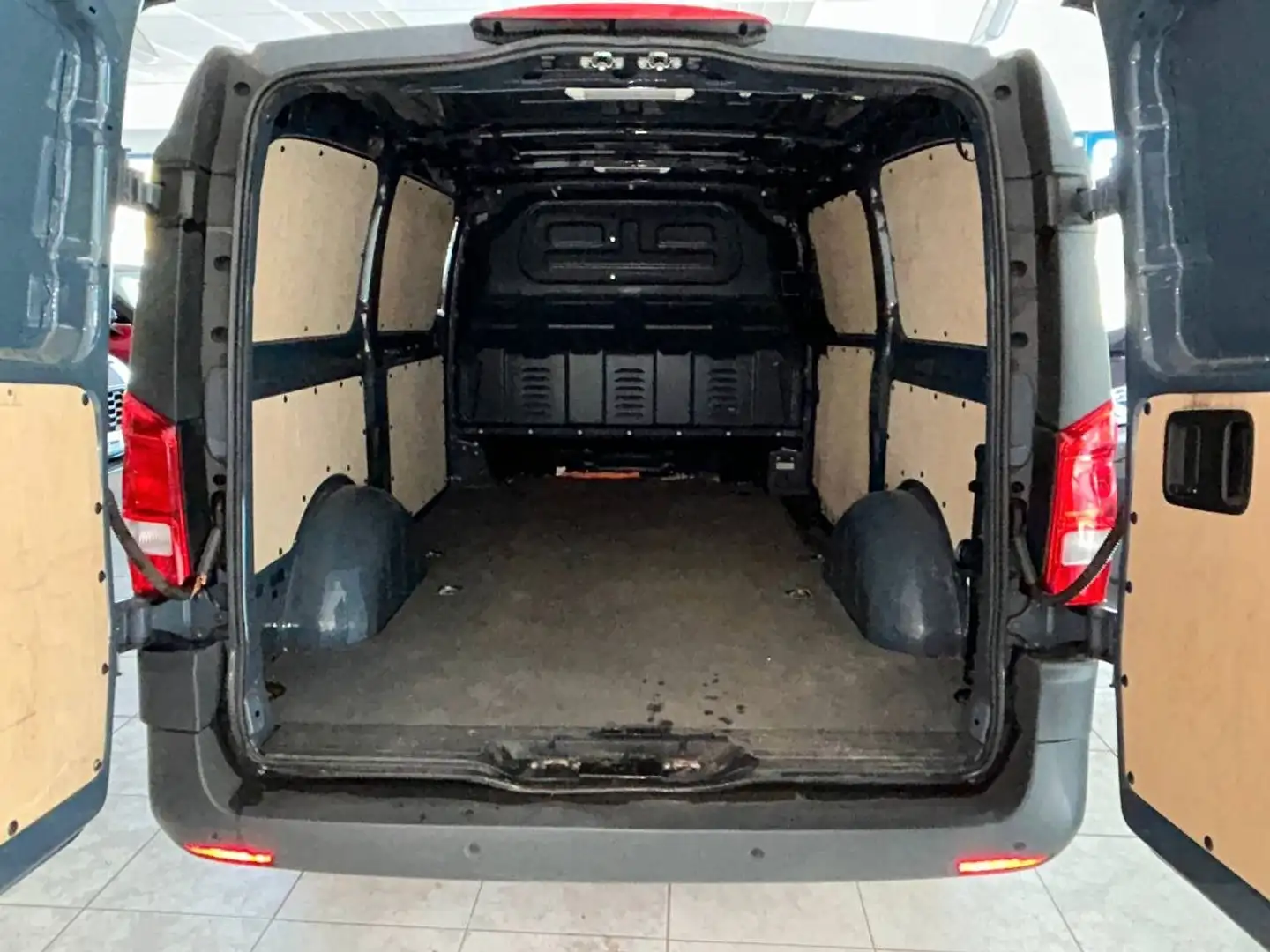 Vehicle image, number 7