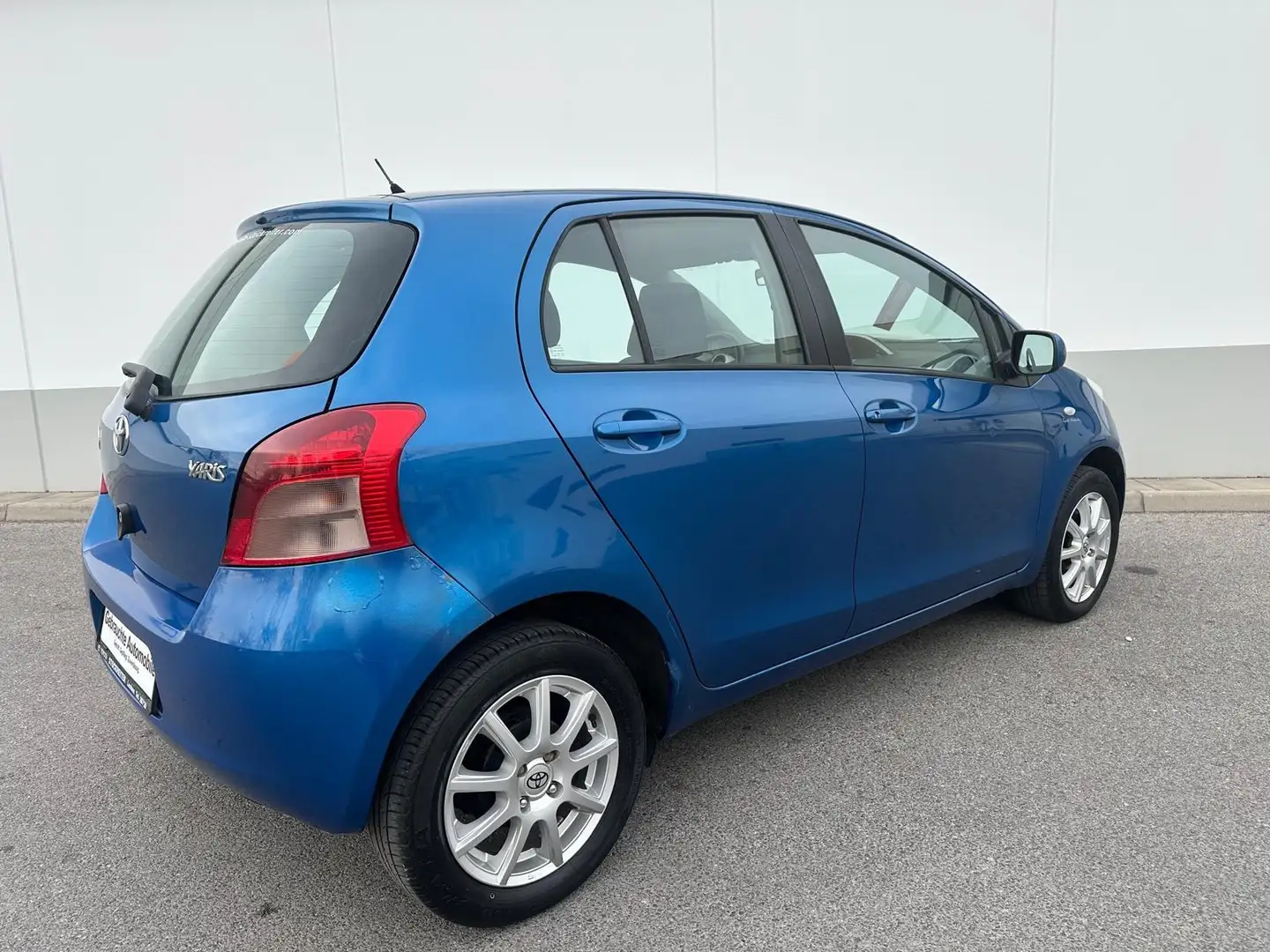 Vehicle image, number 9