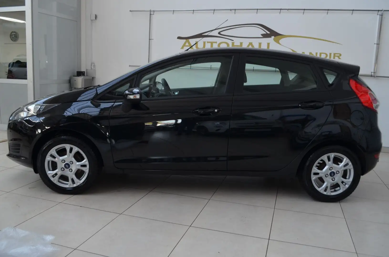 Vehicle image, number 9