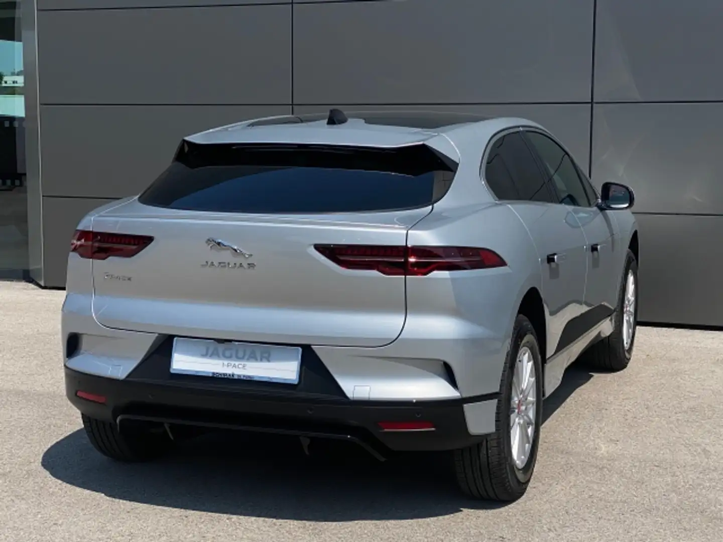 Vehicle image, number 6