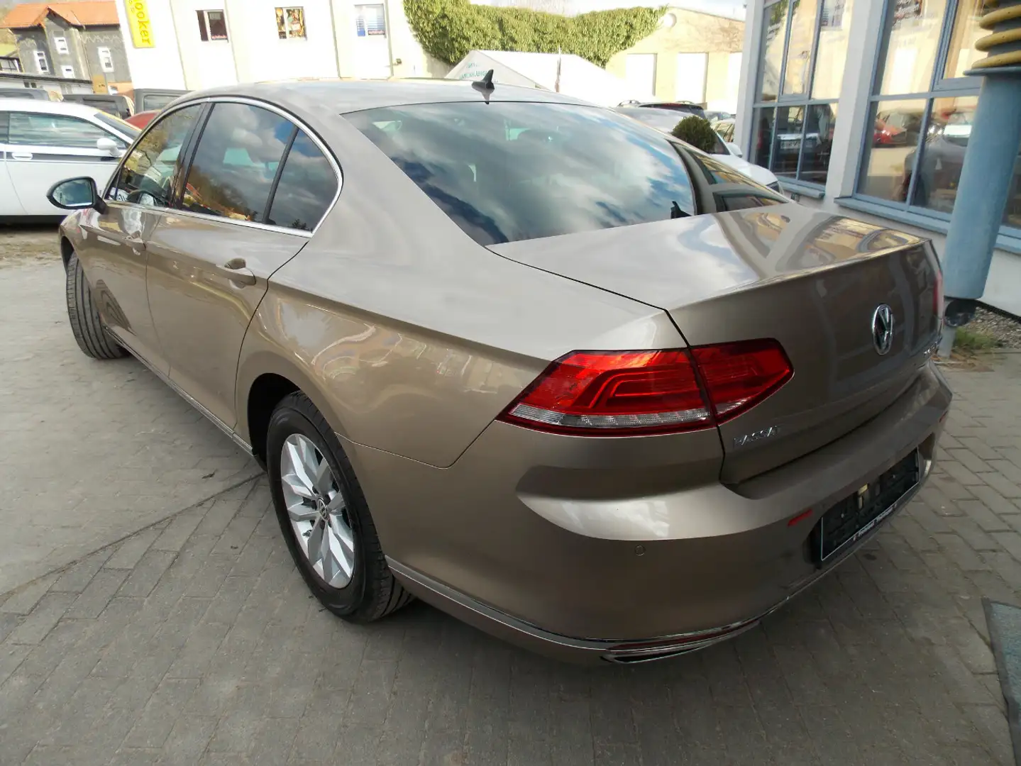 Vehicle image, number 9