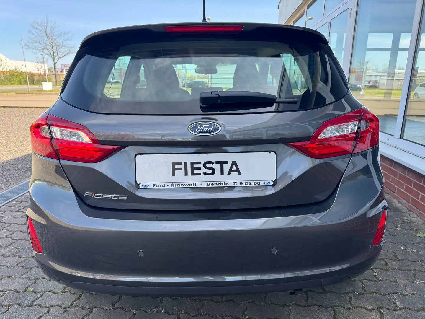 Vehicle image, number 4